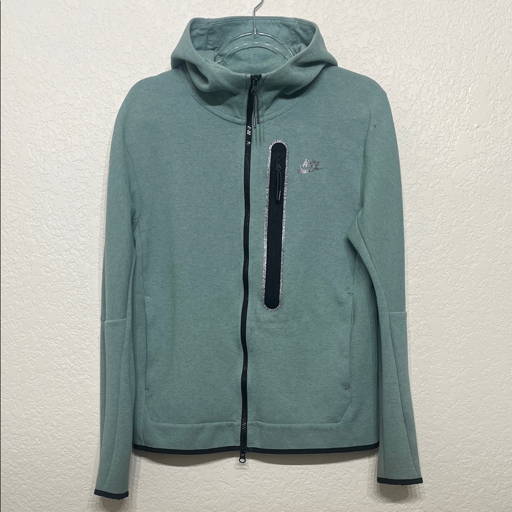 Nike Tech Men’s Size Small Sage Green Hooded Jacket
